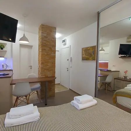 Dafni Apartment *